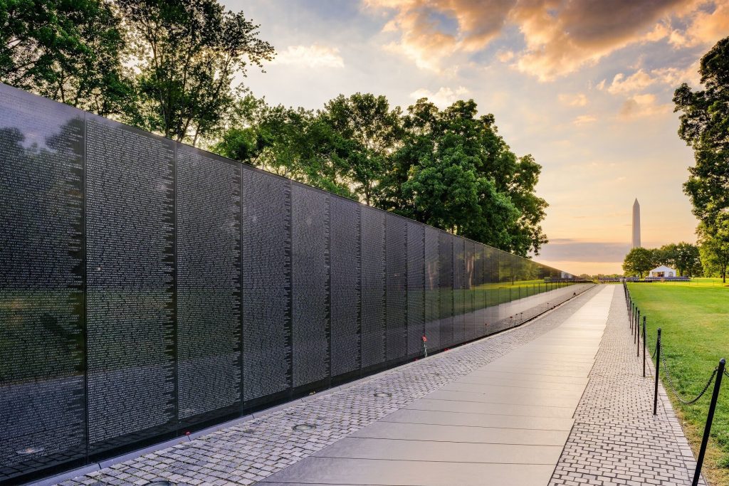 Il Vietnam Veterans Memorial: in-segnare una memoria collettiva - Maya lin memorial day 2000x1334 1